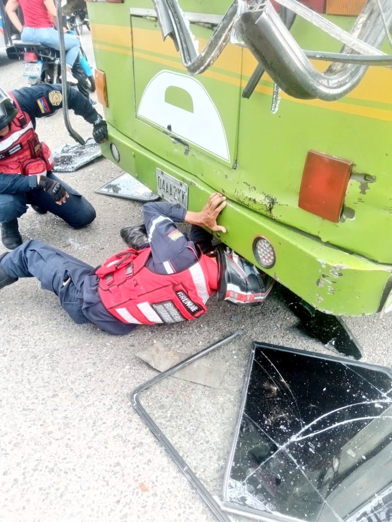 #EsNoticia 📰|🚨🏍️Integrantes del GRUMAE pertenecientes a @BomberosIrib realizaron en días pasados labores preventivas y reacción leve en colisión suscitada en calle 53 de la ciudad (pquia Concepción)
@VGRPC_ @RedanOccidental
#25Abr
#UnionDeLosPueblos
#NaguaraLuisJonas