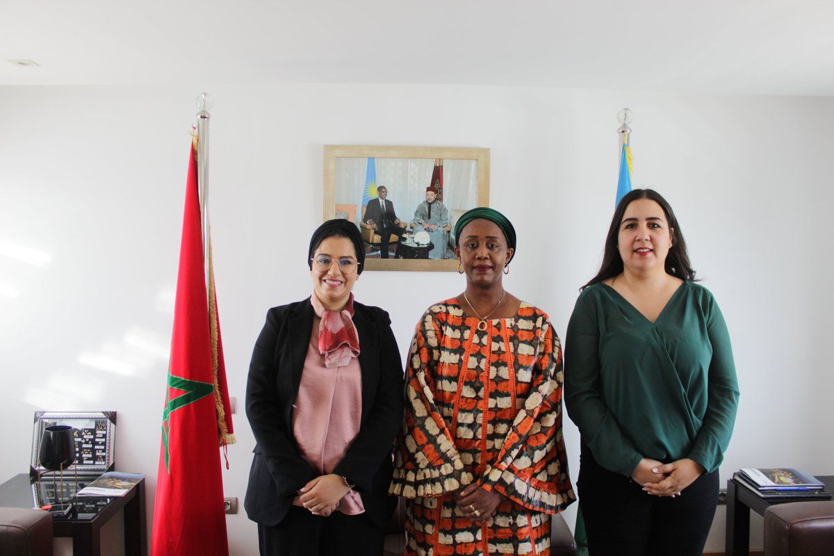 Aujourd’hui, Amb.@umutonishakilla a rencontré une délégation de la Jeune Chambre Internationale du Temara🇲🇦conduite par Mme Aziza Zouair et Amal El Haydi. Elles ont échangé sur la prochaine Conférence JCI Afrique et Moyen-Orient à Kigali et la coopération entre les jeunes 🇷🇼&🇲🇦.