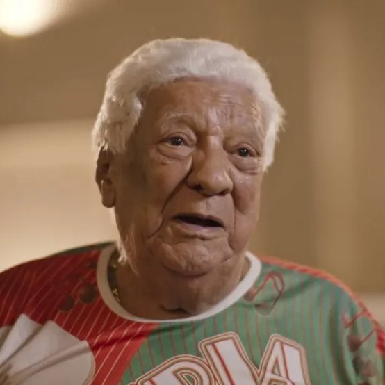 diretodomiolo's tweet photo. 🚨AGORA: Aos 94 anos, o contraventor José Caruzzo Escafura, o Piruinha, vai a júri popular nesta quinta-feira (25).

O bicheiro é acusado de mandar matar Natalino José do Nascimento Espínola, dono de uma loja de carros na Vila Valqueire, Zona Norte do Rio. https://t.co/I23enF1Jyb