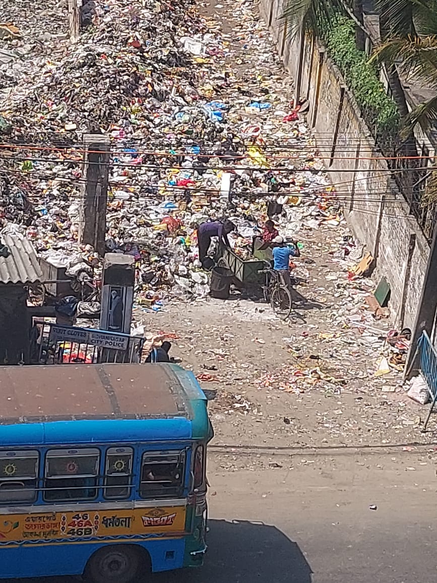 KOLKATA-RAJARHAT MAIN ROAD, Residence Area- Open GARBAGE DUMPING, No Cleaning PATHETIC SITUATION Ward NO-4 Opp @MetropolisLab Kolkata 700136 @TapashTMC @MamataOfficial🙏
@abhishekaitc
@AITCSanghamitra
@WBPCB
@CPCB_OFFICIAL
@KunalGhoshAgain
@AITCofficial
@sayani06
@DrRijuDutta_TMC