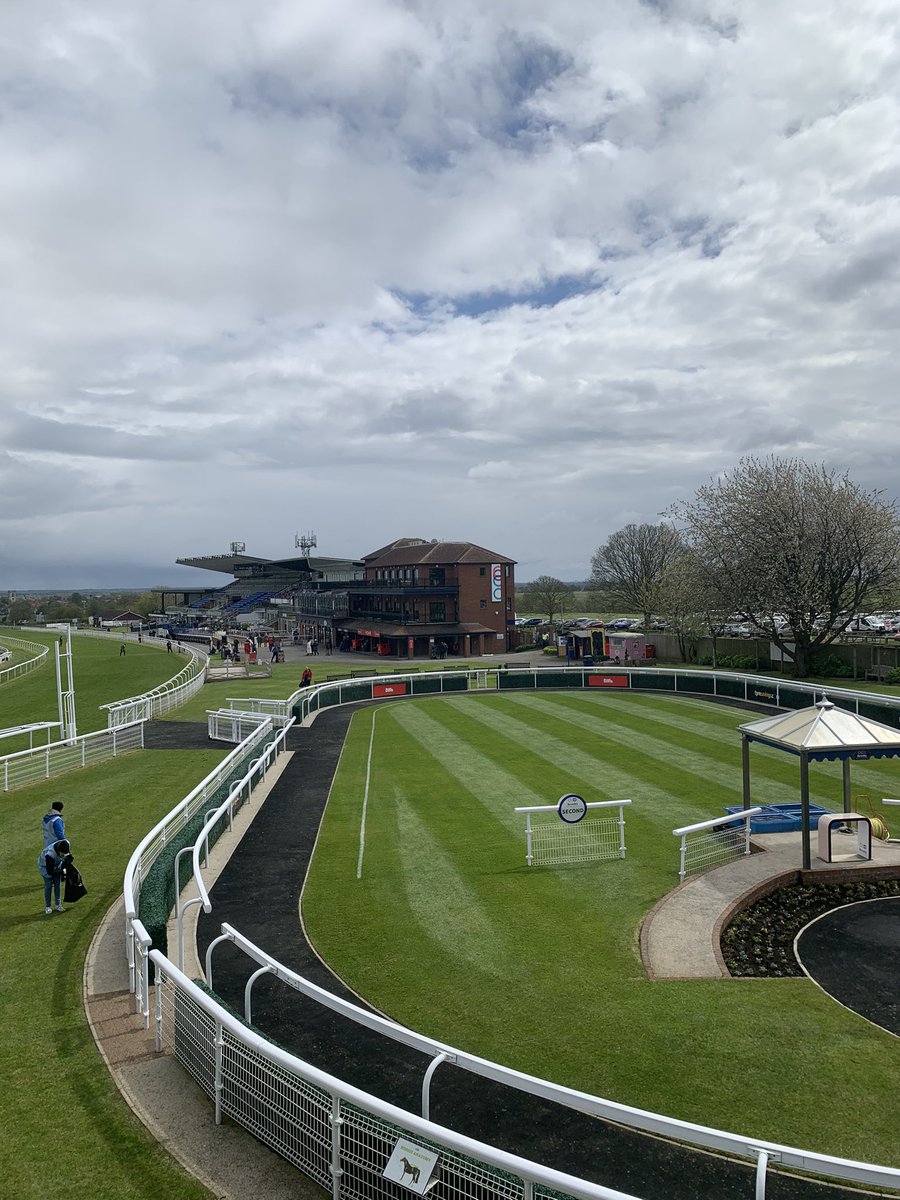 The sun has come out to say hello for our first raceday in 212 days. ☀️ Let’s do this 👊