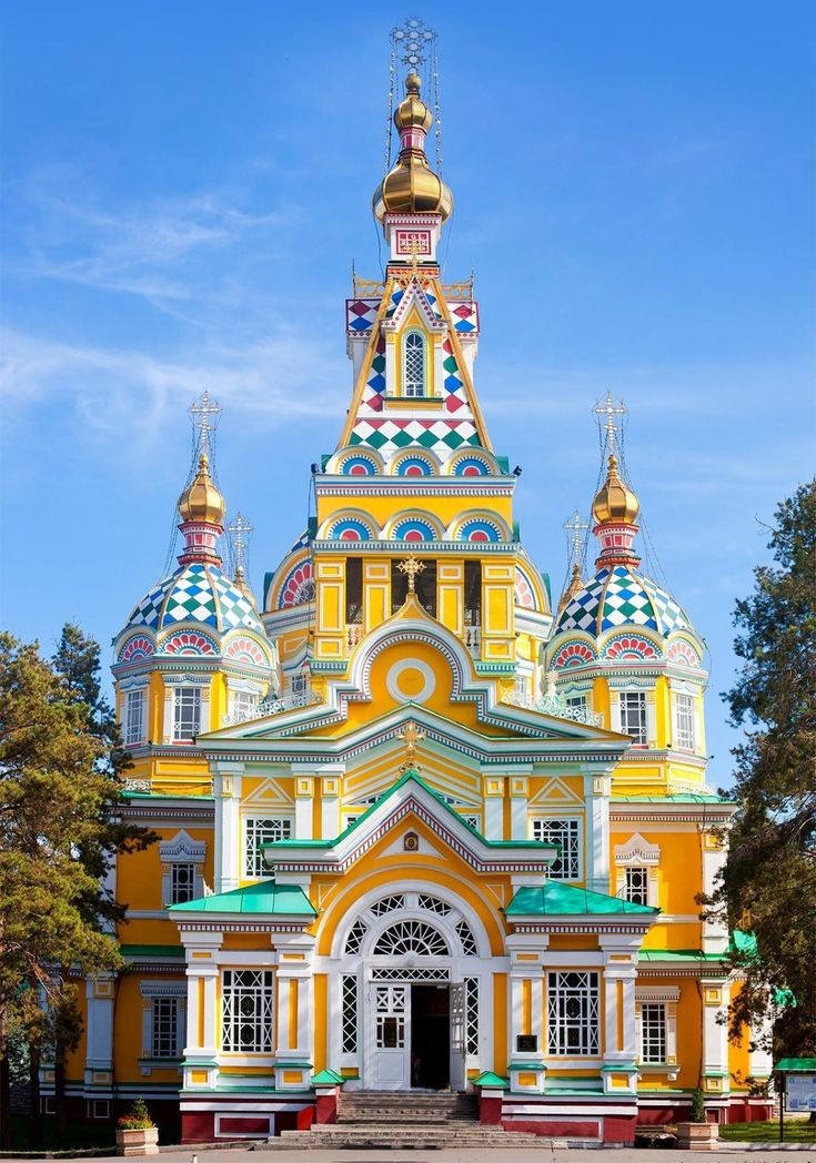 These churches are more than just places of worship; they're architectural wonders. A thread 🧵 1. Ascension Cathedral in Almaty, Kazakhstan