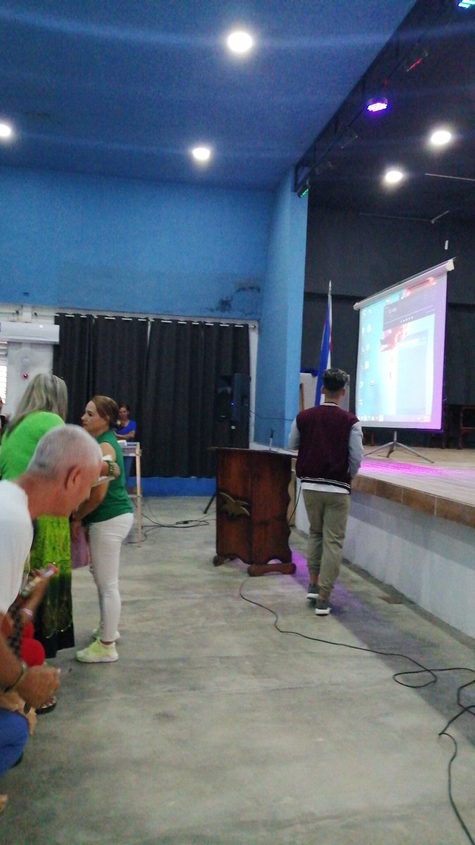 Comienza en la empresa @INPUD1roMayo el acto en saludo al Primero de Mayo y al #60Aniversario de la Industrias fundadas por el #Che,  con la participación del sector industria en el territorio.