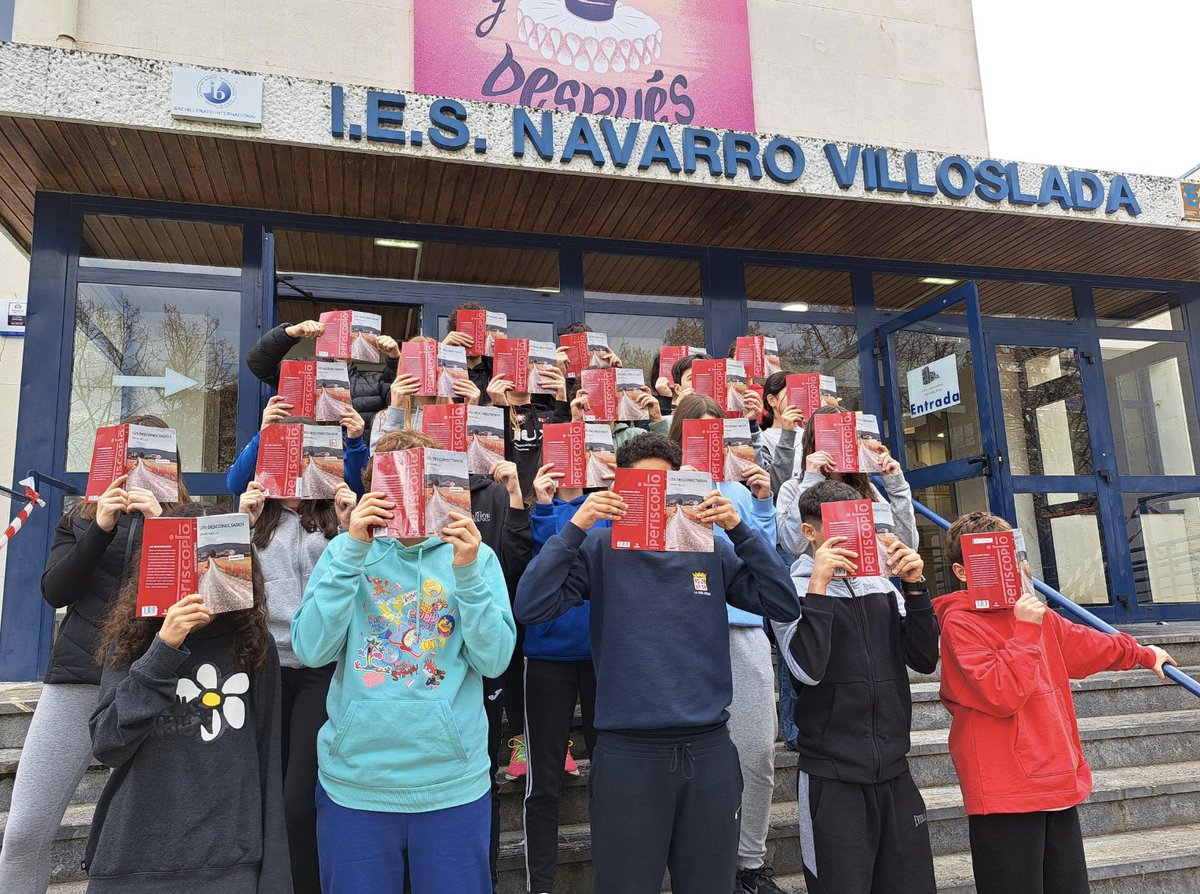 📱📴📚 Inspirados por la novela LOS DESCONECTADOS de David Nel·lo, veintidós alumnos de 2º ESO del @iesnavar han superado el reto de estar cinco días sin móviles. ¿Y sabéis la conclusión? ¡Desconectarse mejora el humor y aumenta la energía! ow.ly/7EZc50RnsQw