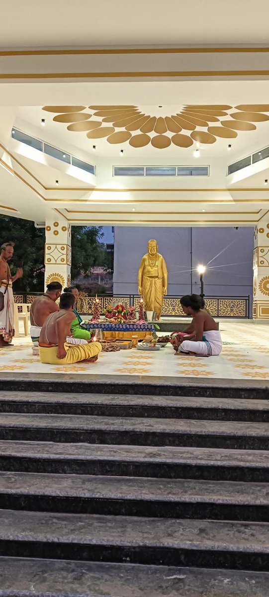 SALEMSHARAVANAN's tweet photo. The Variyar Temple at Vinayaka Missions Kirupananda Variyar Engineering College campus at Salem looks great after extensive renovation. The spiritual guru of #VinayakaMissions continues to eternally guide us in our march forward in academic excellence. #VMKVEC #VMRF #KVSTAR https://t.co/i5myRVPxQM
