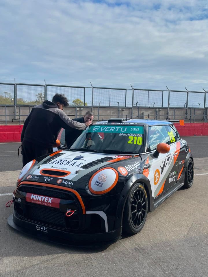 Free Practice 2 is underway at 13:15, and we're looking strong! Will @Greenminingdao boost our hash power for an extra edge? Tune in for live timing updates below 👇