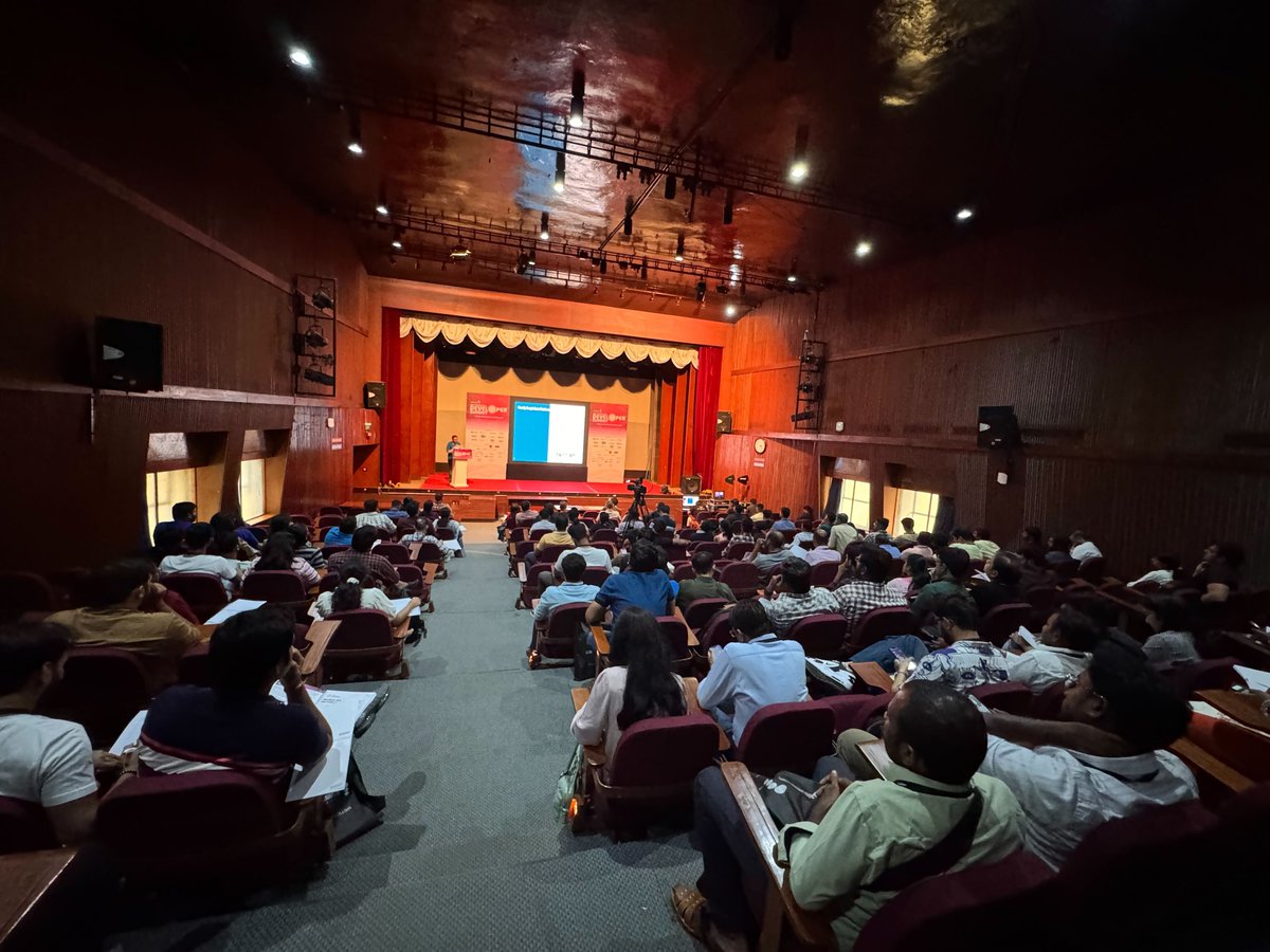 neo4j's tweet image. Packed room at the #GenAI Stack presentation #GIDS 📍  Bangalore.
🤗