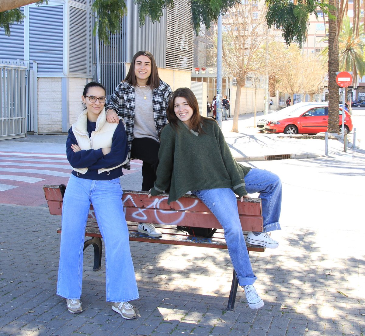 info_pausa's tweet photo. ¡Os presentamos al equipo InfoPausa!

🎙 Somos Sofía García, Laura Gil y María Tarazón, tres estudiantes de #periodismo con un objetivo: informar

🤳 Te acercamos la información que te afecta directamente a tí https://t.co/qqZR7kCqRS