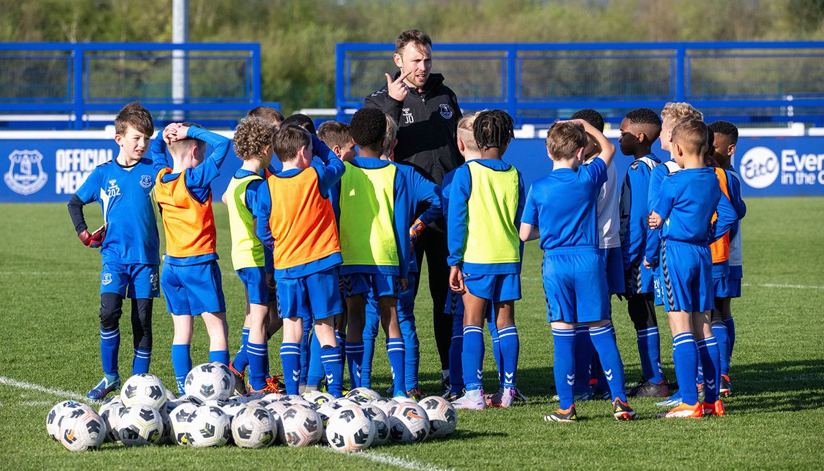 We had a brilliant day last week at Finch Farm, filming with the Everton Under-16s and Under-9s. Big thanks to @CarlDarlington, Gareth Prosser, Tom Kearney, @Phelan05 and @JamesDunn11 for being so accommodating and letting us film the sessions.

Content coming soon... 🔵🎥

#EFC