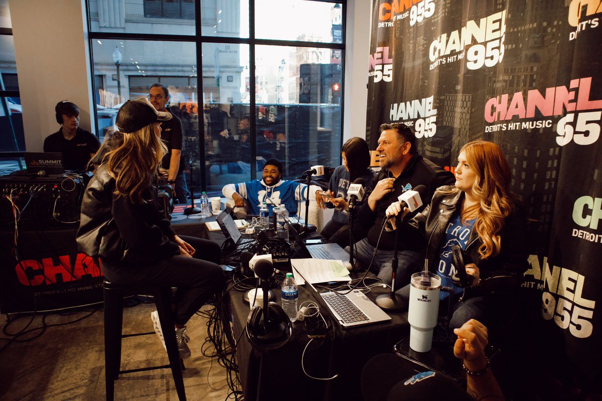 MojoInTheMorn's tweet photo. We are broadcasting LIVE for the draft at the @officialbornindetroit store in downtown #Detroit thanks to @krogerco 🏈
LISTEN LIVE ON THE @iheartradio APP!
#Draft #NFL #Kroger #BornInDetroit #iHeartRadio https://t.co/owJ84scuab