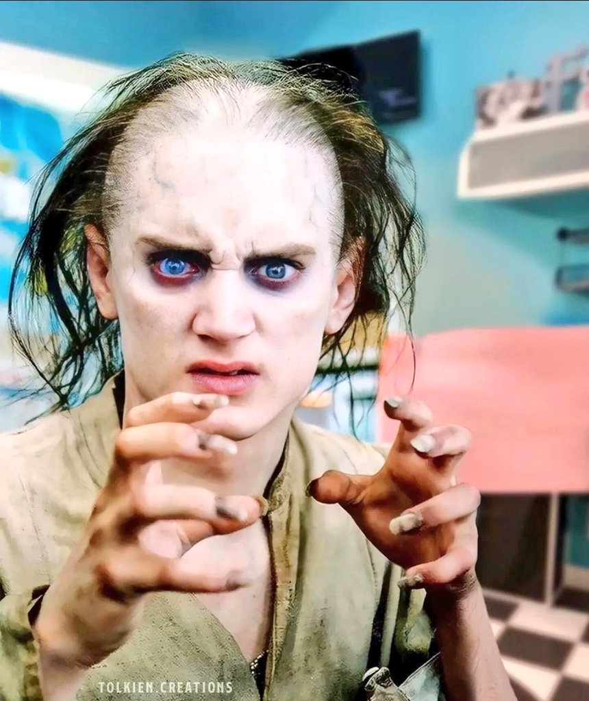 Astrovoltrox's tweet photo. Cuenta la leyenda que Faramir sueña que Frodo sucumbe al anillo de poder y se transforma en Gollum. El proceso de maquillaje es real, pero la escena nunca se llegó a filmar. https://t.co/qi3c1tPZWE