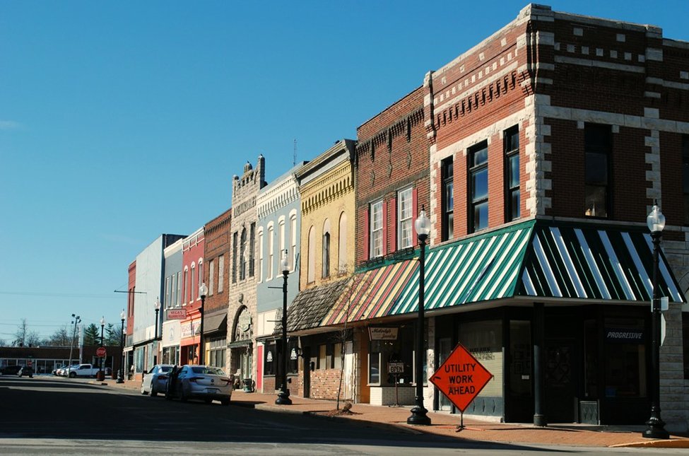 Broadening my invitation yesterday to @HillaryClinton & @BillClinton. @VP & @DouglasEmhoff, @SpeakerPelosi @BarackObama & @MichelleObama - I would be delighted to offer each of you a free trip to the wonderful rural heartland here in Mexico, Missouri - out past the glare of the