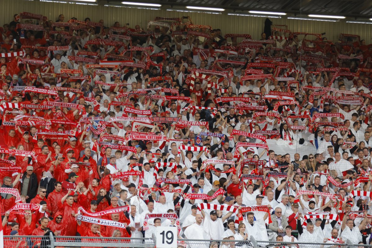 9.000 Tickets sind verkauft, der gebührenfreie Vorverkauf findet heute ab 16:00Uhr an der Stadionkasse statt & es gibt noch online & in unseren VVK-Stellen👉🏻🎫 ! Organisatorische Hinweise zum Heimspiel gegen @1fclokleipzig findet Ihr hier. 👉🏻fcenergie.de/news/vorfreude… #WIR #FCELOK