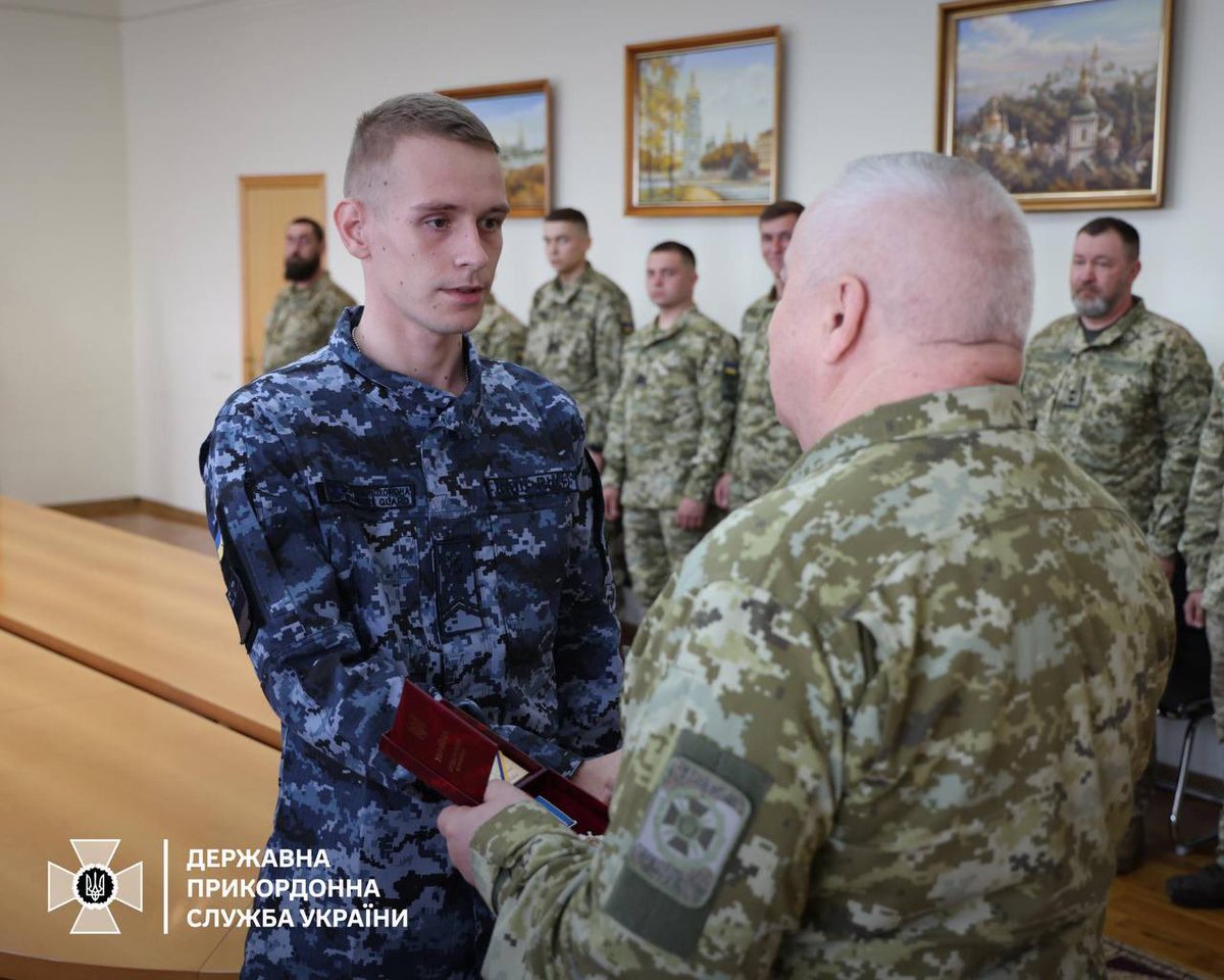 2️⃣1️⃣ прикордонника відзначено державними нагородами Один військовослужбовець удостоєний ордена «За мужність» ІІІ ступеня. Десятьох прикордонників відзначено медаллю «За військову службу Україні», ще десятьох – медаллю «Захиснику Вітчизни».