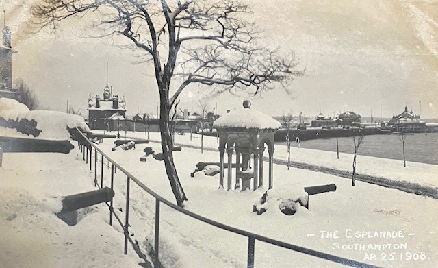 Your annual reminder that Southampton's weather is not always spring-like in April. This was Western Esplanade on 25th April 1908!