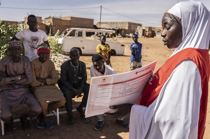 The Red Cross worked in Burkina Faso, Niger, Mali, Senegal & Gambia with @CruzRojaEsp support to ensure access to essential services for local communities and people in transit experiencing acute vulnerabilities, including survivors of human trafficking. redcross.eu/projects/suppo…