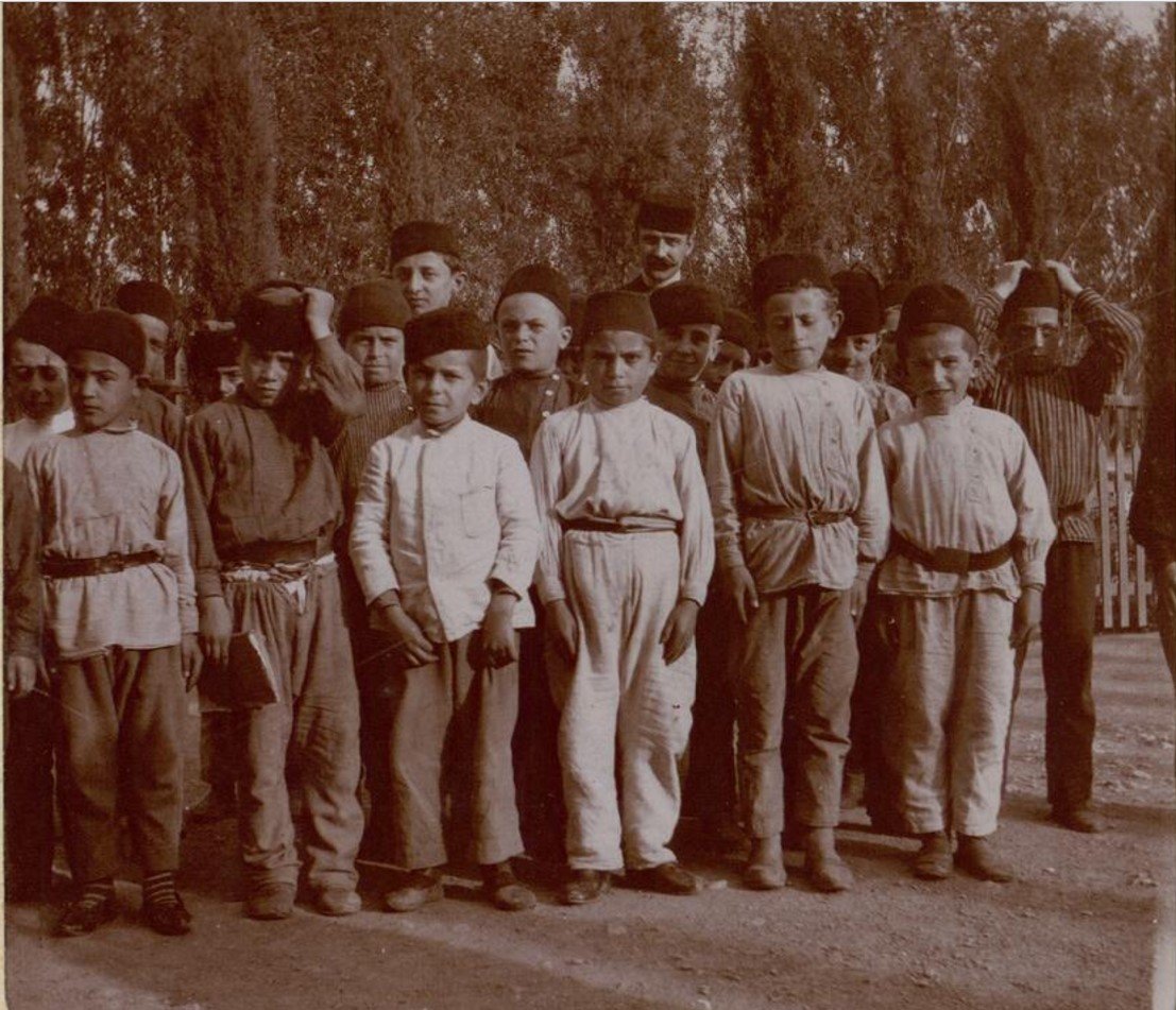 Fransız arkeolog Baron Joseph de Baye'nin 1905 yılında Kırım'da çektiği fotoğraflardan oluşan albümü Telegram kanalımda sizlerle paylaştım.
#Crimea #Ukraine #Crimean