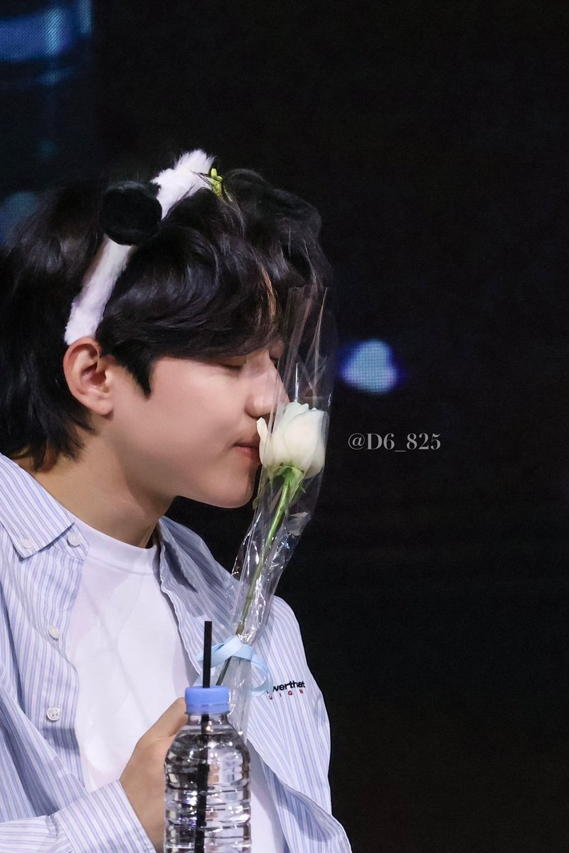 240421 에버라인 대면팬싸

이쁘다….🥀🤍

#DAY6 #데이식스 #도운 #DOWOON