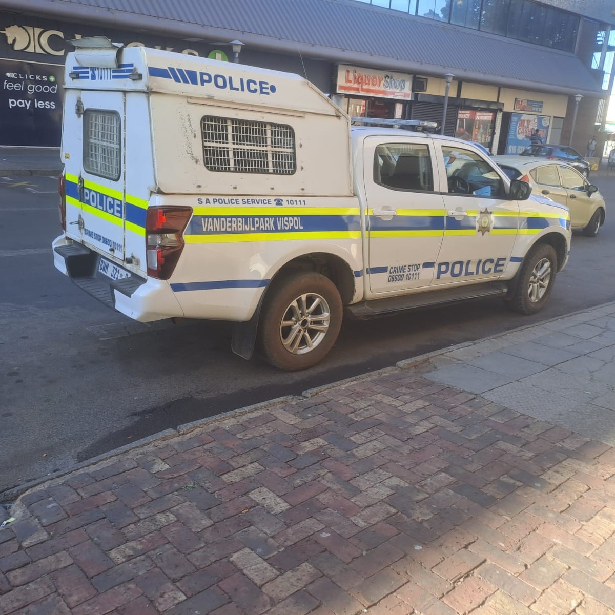 Fidelity ADT Vaal swiftly responded to a theft report at Mr Price and Vaal Walk yesterday. Our Security Officer apprehended the suspect, who was then handed over to SAPS. Great job! #FidelityADT #Vaal #keepingwatch #visibility #WeAreFidelity