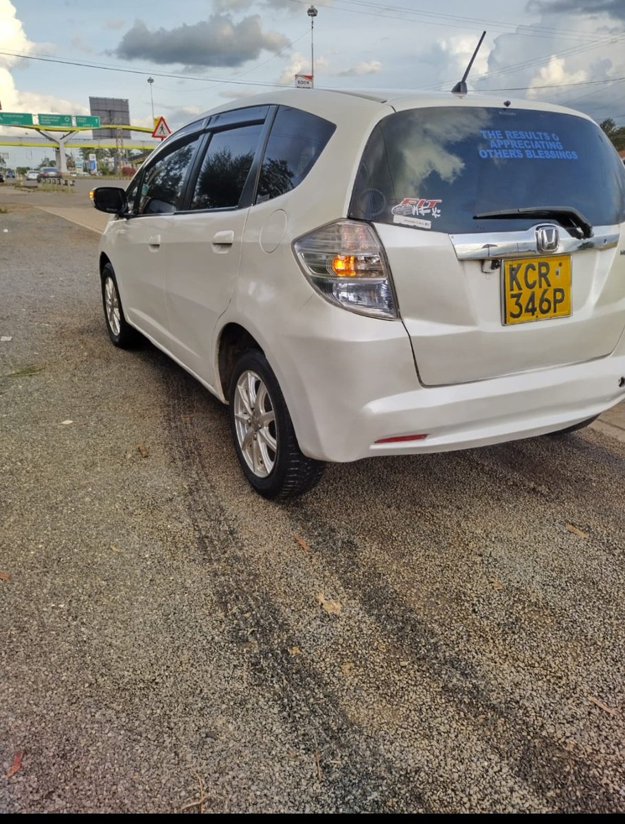 'Quick sale'
Honda fit Hybrid 
Year 2011
Cc 1330 
Price 600k negotiable 
  Neat interior and exterior 
Ready Documents
   Buy and drive 
Location Nairobi Cbd or Dagoretti