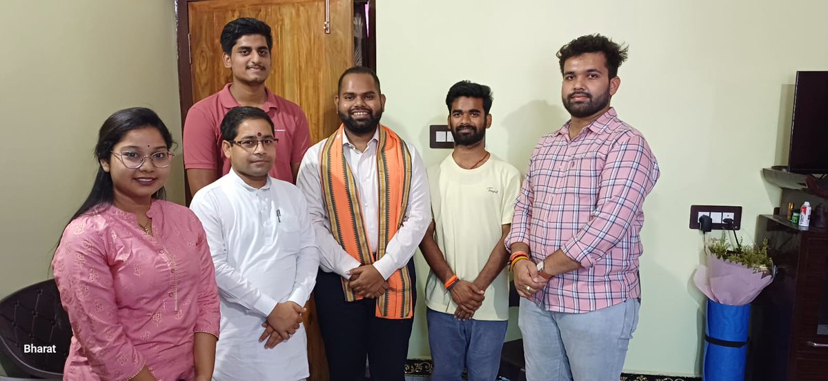 ଆଜି ଭାରତୀୟ ପ୍ରଶାସନିକ ସେବାର ପରୀକ୍ଷାରେ ସାରା ଦେଶରେ
ଦ୍ୱିତୀୟ ସ୍ଥାନ ଅଧିକାର କରି ଅନୁଗୋଳର ସୁପୁତ୍ର ଅନିମେଷ ପ୍ରଧାନ
ନିଜର ସାଧନା ବଳରେ ସଫଳତା ହାସଲ କରି ଓଡିଶାକୁ ଗୌରବ
ଆଣିଛନ୍ତି ଆମେ ତାଙ୍କୁ ଭେଟି ଶୁଭେଚ୍ଛା ଜଣାଇବା ସହିତ ମଙ୍ଗଳ
କାମନା କଲୁ ମହାପ୍ରଭୁ ତାଙ୍କ ଚଲାପଥ କୁସୁମିତ କରନ୍ତୁ 🙏🙏