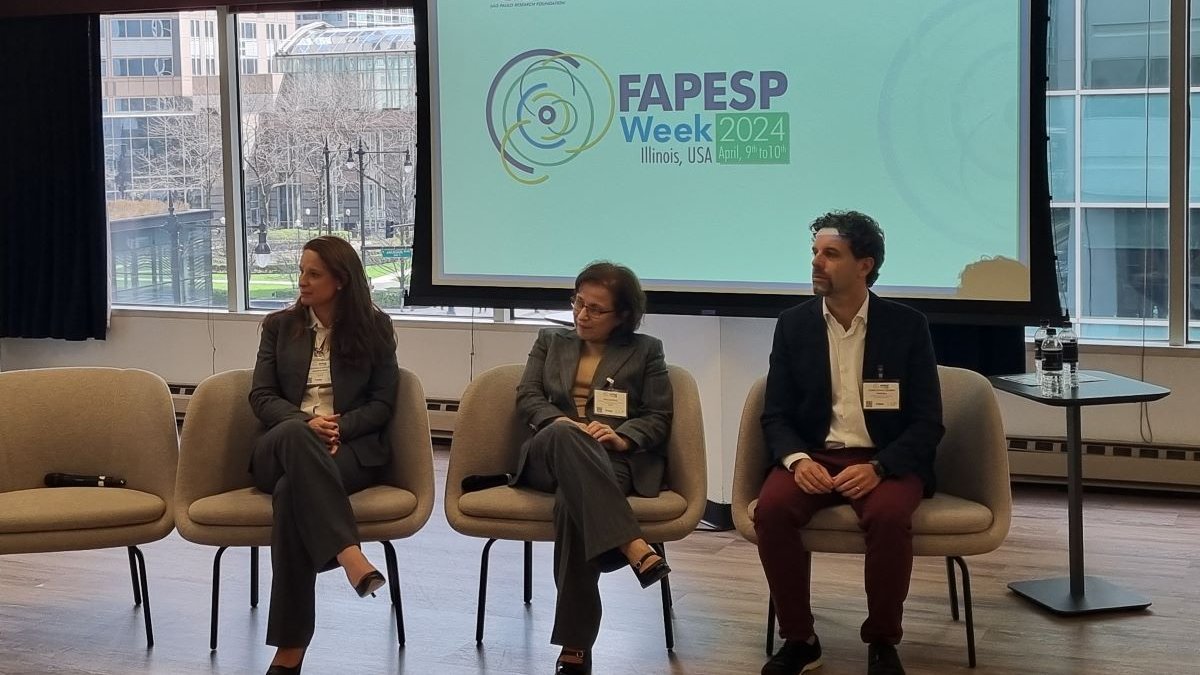 #Cocaína é contaminante emergente preocupante na baía de Santos, afirma Camilo Seabra, da @unifesp. Em painel na #FAPESPWeekIllinois, o pesquisador explicou que a droga se acumula não só na água, mas em sedimentos e organismos marinhos. agencia.fapesp.br/51489