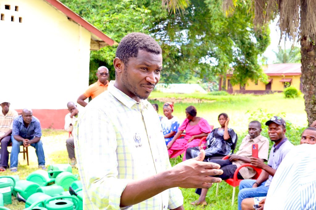 UKinDRC's tweet photo. 📍Tshuapa
La semaine dernière, en prévision de la #JourneeDeLaTerre, une équipe de @UKinDRC a visité le village de #Monkoto au parc national de la #Salonga où elle a observé des projets locaux soutenus par @WWFDRC, découvrant aussi l’immense beauté naturelle de la région. https://t.co/daUCEg4kpK