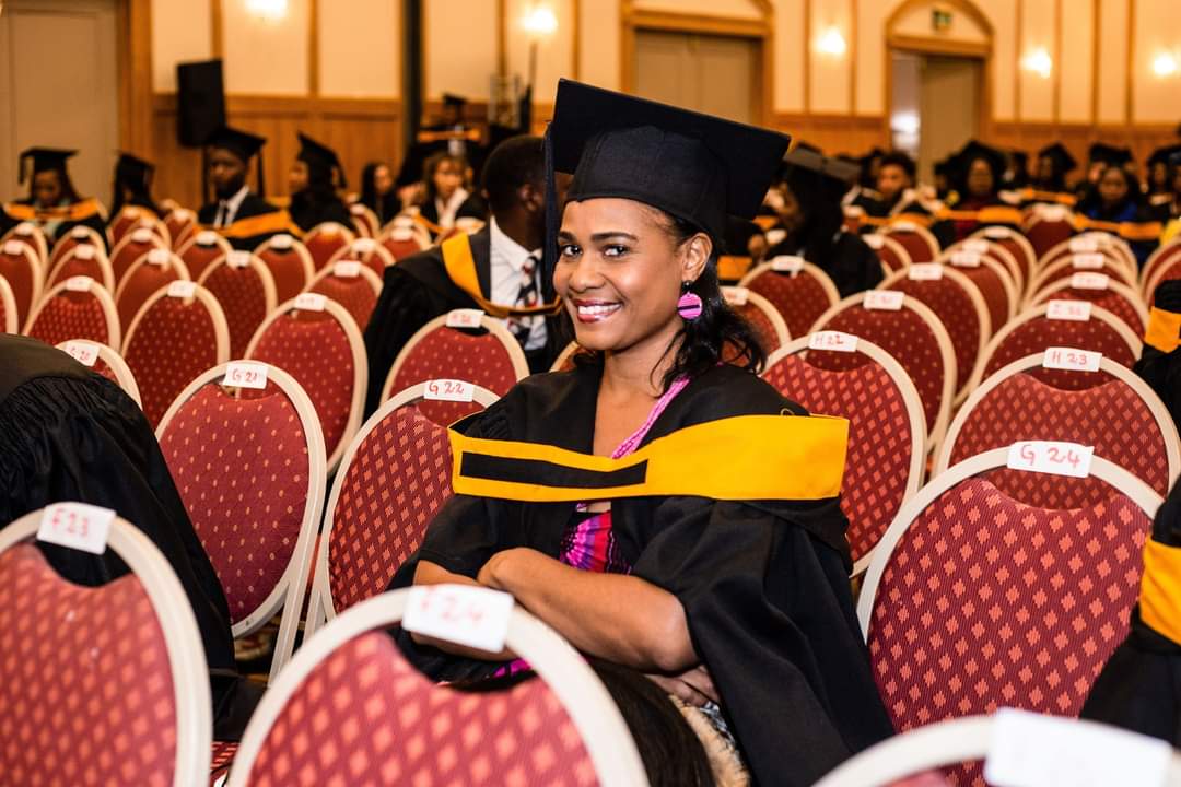 Grab a copy of the second Graduation session's programme here for today 👉 nust.na/sites/default/…