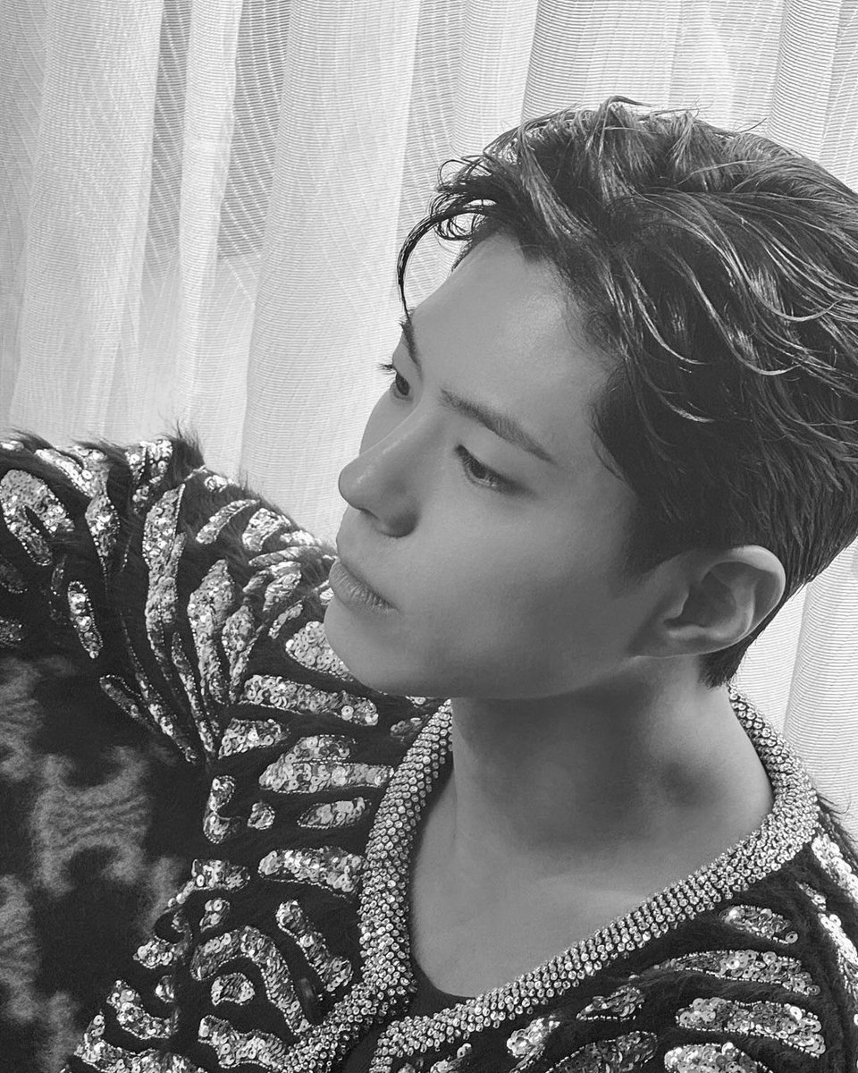 (1) 2024.04.25 #พัคโบกอมอัพเดทไอจี 
bogummy :  STARLIGHT ON SILVER 
 
 😭😭 หล่อมากกก

Source: BOGUMMY Instagram 

#CELINE #CELINEBYHEDISLIMANE #CELINEXBOGUM #셀린느 #박셀린 
#ParkBoGumXCELINE
#BOGUMxCELINE
#박보검 #ParkBoGum #พัคโบกอม