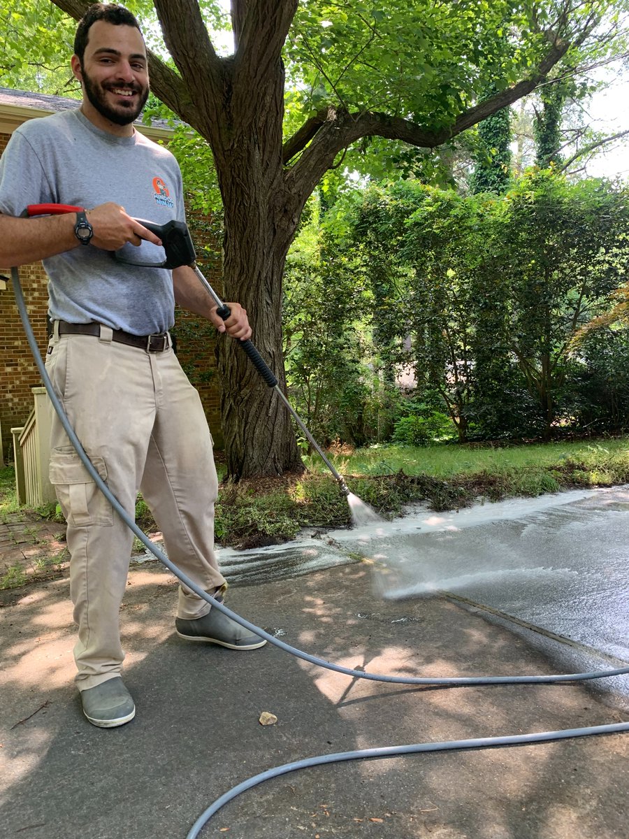 Our service techs will always greet you with a smile 😁 and explain exactly what they will do before the service so we know  you are getting everything you need! Get service with a smile by booking today! 💦
#WindowNinjas #PressureWashing #ServicewithaSmile