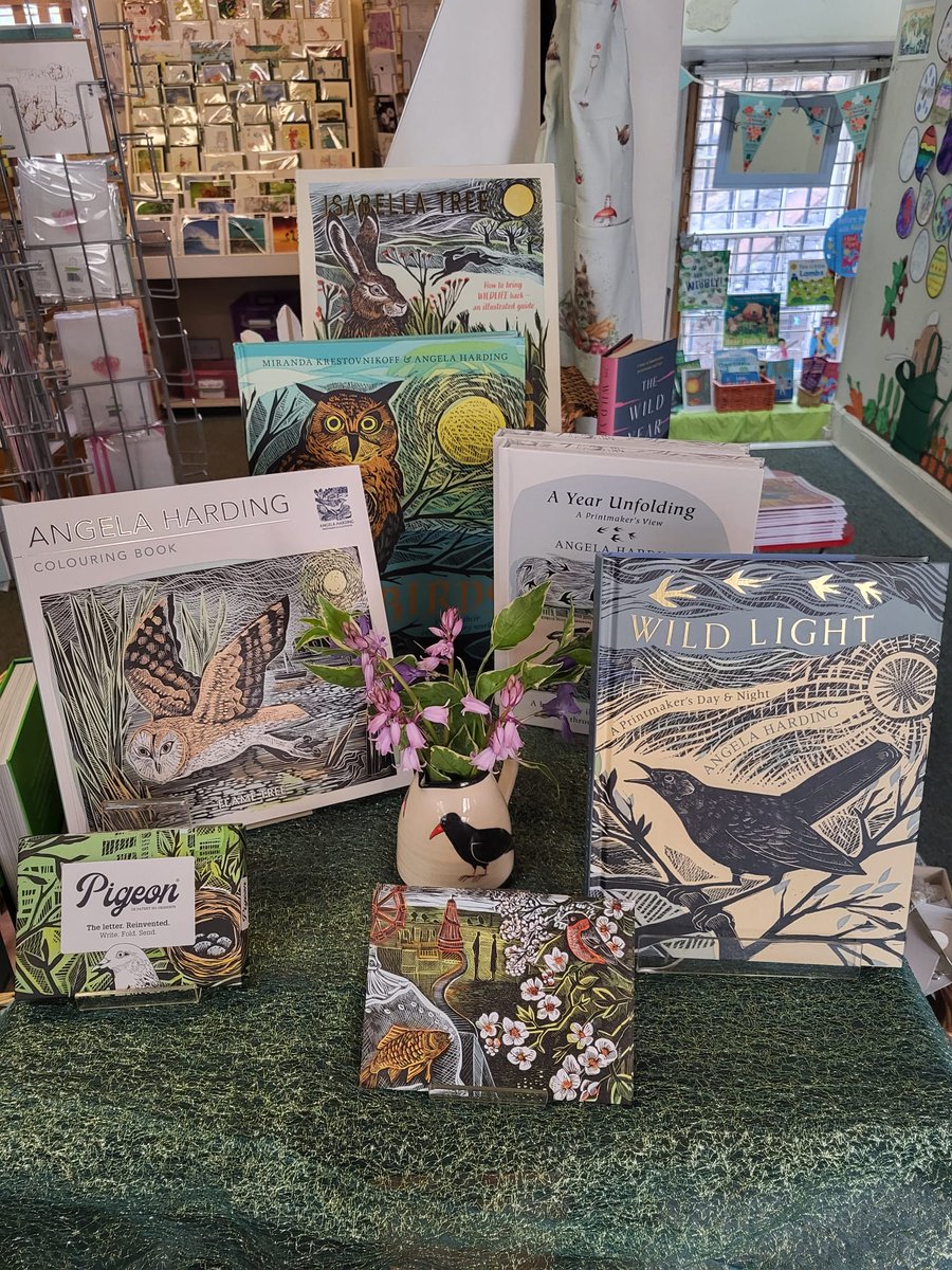 What a lovely morning! Amazing to meet @ANGELACHARDING, even better, Jim Crumley dropped by to say hello and he & Angela ended up chatting about beavers over tea & shortbread! Sometimes bookshops are just magic... #ChooseBookshops