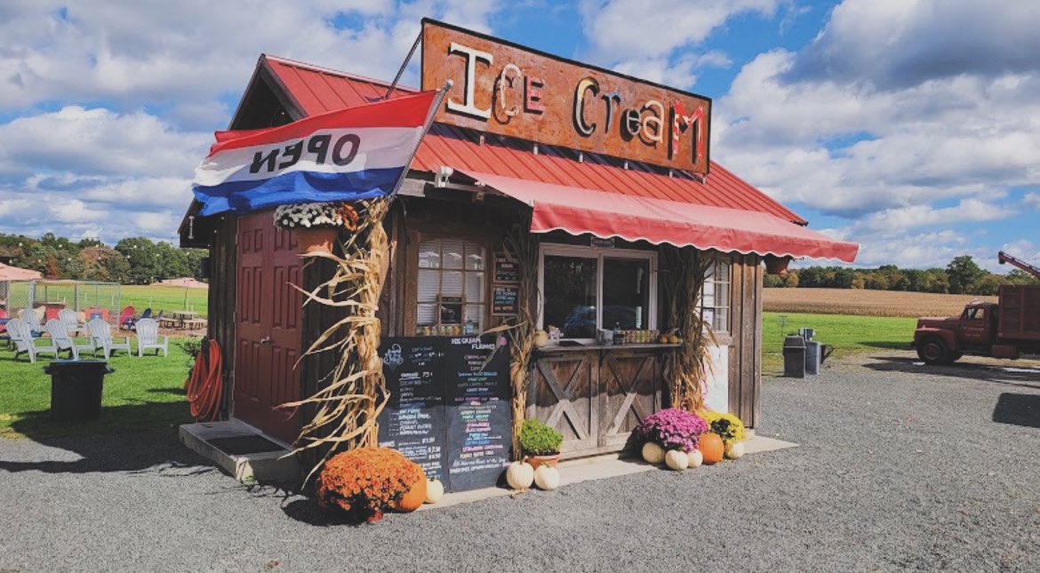 AllenhouseA's tweet photo. 🚨Location Spotlight🚨

Enjoy farm fresh ice cream with outdoor seating at Maple Valley Creamery and say hi to the cows that provide us our scrumptious treat! 

Comment your favorite flavor below😋🍦 https://t.co/zbGu4qWlmh