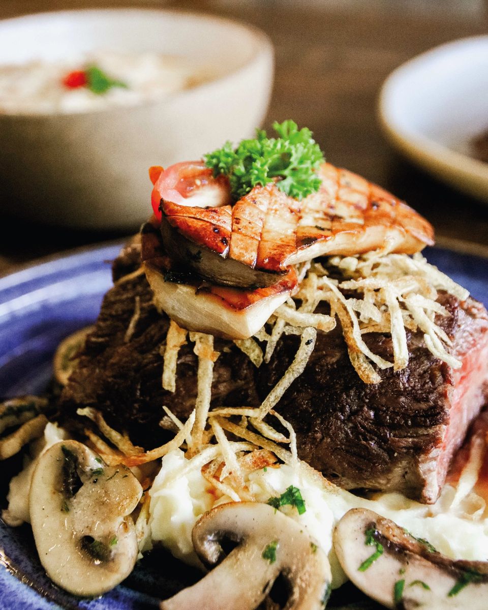 Restaurante Santo Antônio
Filé suculento, grelhado com creme de aipim e cogumelos assados que dão aquele toque especial.
Esse é o Filé 4° Generazione
Vem experimentar essa iguaria.
Segunda a Domingo | 11h às 15h30min e 18h30 às 23h.
restaurantesantoantonio.com.br
#churrascaria #file