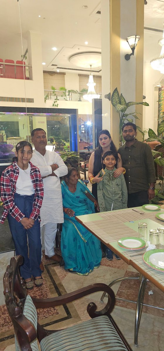 KumarJnb's tweet image. ज़िन्दगी पल-पल ढलती है, जैसे रेत मुठ्ठी से फिसलती है कुछ खोकर पछताना क्यों, ज़िंदगी जैसी भी है बस एक ही बार मिलती है।