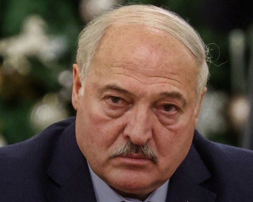 Belarusian leader Lukashenko 🇧🇾:

In the event of an attack on Belarus, Russia and Belarus will immediately respond with all types of weapons.