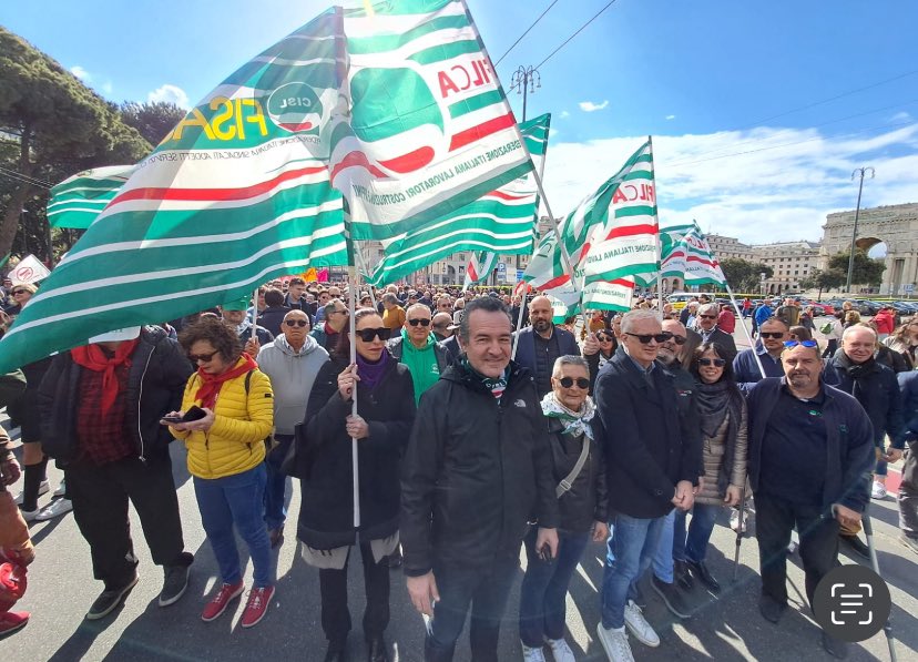 #25aprile2024, Cisl Liguria in piazza a Genova, città medaglia d'oro al valor militare, corteo in via XX Settembre . #25Aprile #FestadellaLiberazione @CislNazionale