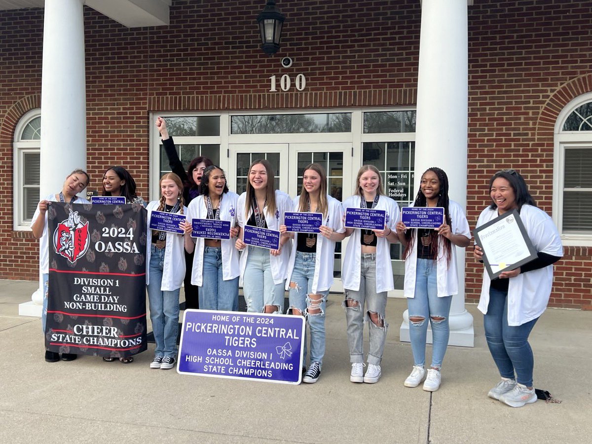 PCHSCheeer's tweet photo. And with that, the 23-24 season comes to an end! #WeAreCentral #TigerUp #ClawsUp 🐯📣💜 

@PLSD @pick_central @ThomasWLanier https://t.co/pIQxKG1uFI