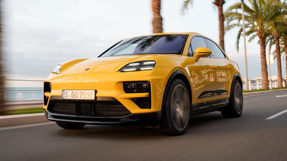 Porsche Macan review: as quick as a 911 GT3, just a bit* heavier. *Okay, a lot. But Porsche’s first attempt at re-imagining a best-selling ICE model as an EV is a big success → topgear.com/car-reviews/po…