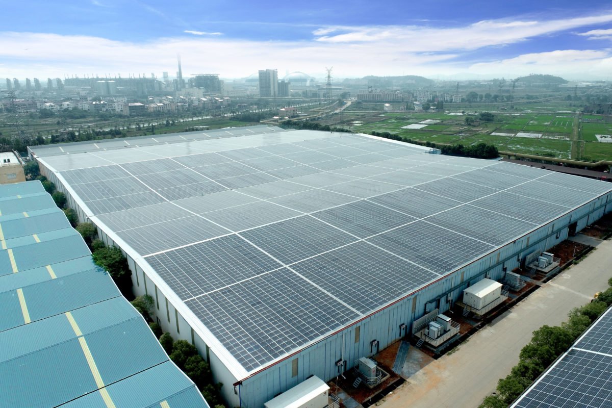 Good morning with good news: China's solar Q1 2024 addition is up ~37% compared to Q1 2023! Its wind Q1 2024 addition is up ~50%! China's Q1 2024 addition: solar 45.7GW (33.7GW in 2023) wind 15.5GW (10.4) China is well ahead of its 2023 record pace! Credit @laurimyllyvirta