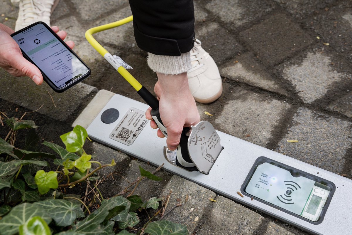 RheinmetallAG's tweet image. #Rheinmetall, @stadtkoeln und TankE GmbH starten #Pilotprojekt für innovative #Ladebordsteine im öffentlichen Raum 

rheinmetall.com/de/media/news-… #mobilität #Elektromobilität #eAuto #Elektroauto #Ladestation