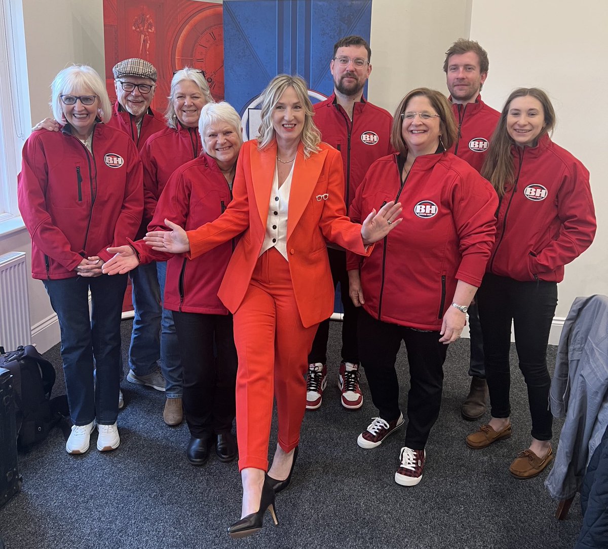 Having a blast in #Belfast ⁦@BBCBargainHunt⁩ with the wonderful #reds #auctiontime #calmbeforethestorm #happydays #lovemyjob