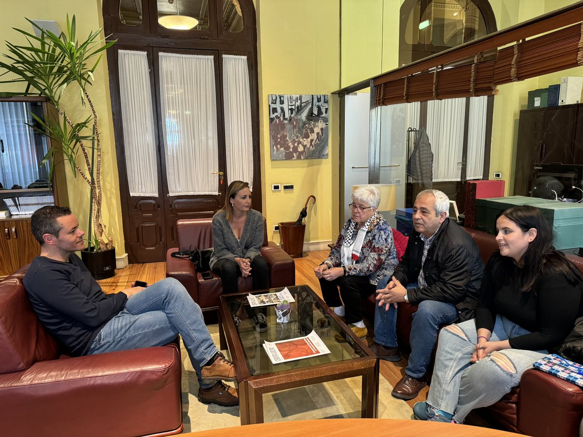 🇵🇸<a href="/Delcais/">Delia</a> hoy hemos estado con Jyussarah Abdallah Vargas directora de la
Uɴɪᴏ́ɴ ᴅᴇ Cᴏᴍɪᴛᴇ́s ᴅᴇ Mᴜᴊᴇʀᴇs ᴅᴇ Pᴀʟᴇsᴛɪɴᴀ, organización galardonada con el III Premio de Cooperación de 
Asᴏᴄɪᴀᴄɪᴏ́ɴ Pᴀᴢ ʏ Sᴏʟɪᴅᴀʀɪᴅᴀᴅ ᴅᴇ <a href="/CCOOdeAsturias/">CCOO de Asturias #VamosFacelo</a>. #PalestinaLibre