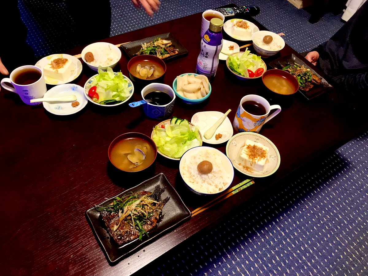 栄養のある物、安くて素敵👏

・真鰯の蒲焼き
・冷奴
・あさりの味噌汁
・いつものサラダ
 -ｴｼｬﾚｯﾄ/大根の糠漬け/梅干蜂蜜漬け

#おうちごはん #晩ご飯 
#ジム #トレーニー #自炊記録 #料理写真
#和食

#gym #homecooking #japanesecuisine