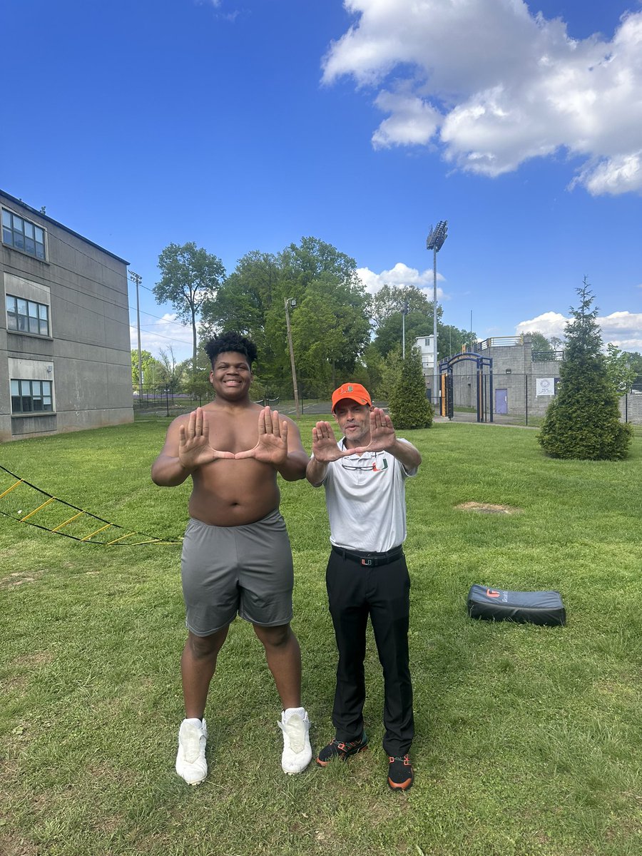 Great To See @Coach2J And @CoachMirabal Côme Watch me Work This Week‼️‼️@ethanmmcdowell @PackPride @StateCoachD @coach_cristobal @jokerphillips @CoachGreene__ @GabyUrrutia247 @SeanW_Rivals @AllenTrieu @samspiegs @SWiltfong_ @adamgorney @ChadSimmons_ @TomLoy247 @CraigHaubert