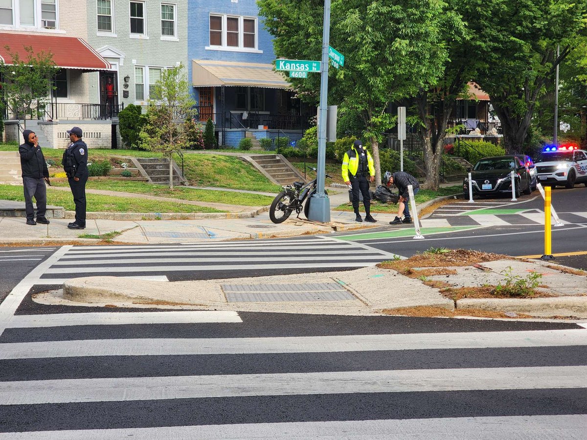 Another cyclist hit in Sherman Circle this morning, on the south side of the Circle as a vehicle exited onto Kansas. Driver waited at the scene and fortunately the cyclist seems unharmed. But we await @DDOTDC responding to ANC 4D about how to keep improving safety on the Circle.