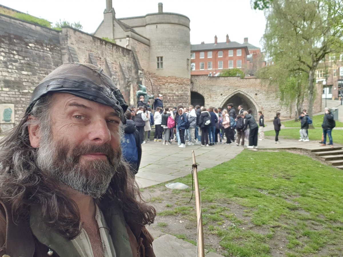 Cultural regeneration! #Robinhood works with @NottinghamHost Families work to bring French kids #Odysejours to #Nottingham. This group had a blast on the Outlaw Trail around town 🏹 The pilot went well and more will be back🎯 #LoveNotts @No1tingham @Nottinghasm @StMarysNotts