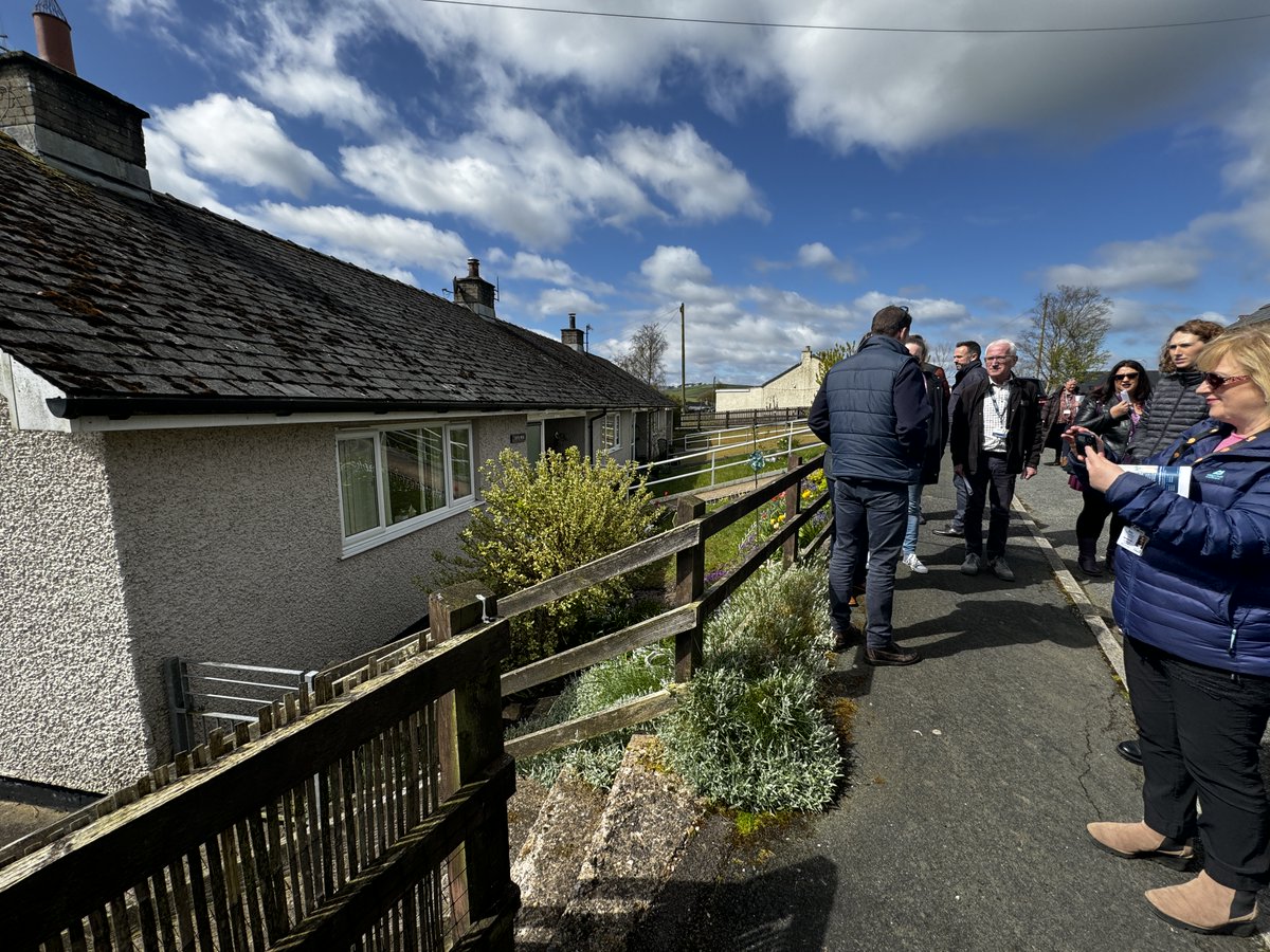 It was a beautiful day for yesterday's Wednesday Walkabout through the Conwy Valley. The Cartrefi team and Councillor Ellis visited some of our more rural communities, including Cerrigydrudion, Pentrefoelas, and Penmachno.