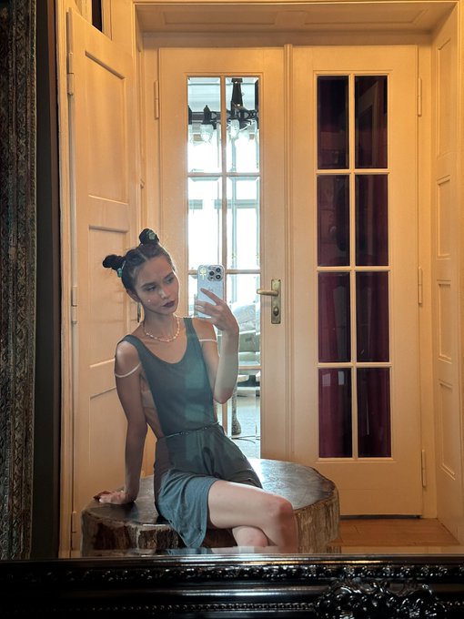 Watch Leona Mia's leaked NSFW photo on TwXstars