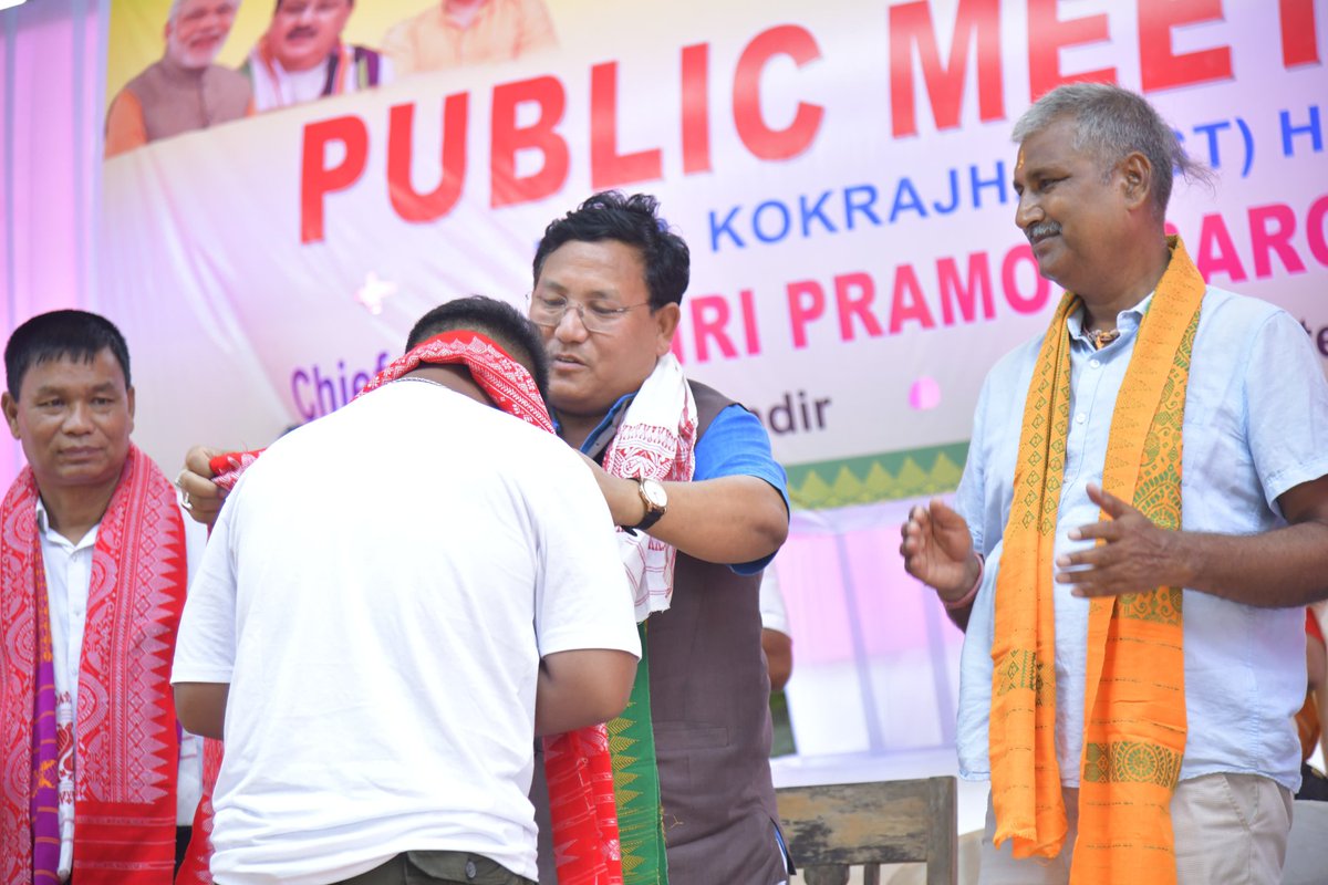 Overjoyed to felicitate the bright young students of BTR who have excelled in the HSLC Exams this year.

They are the future of BTR, and it’s our job to ensure they can fulfill their true potential. My blessings and best wishes are always with them.

📍Nehru Anchalik High School,…