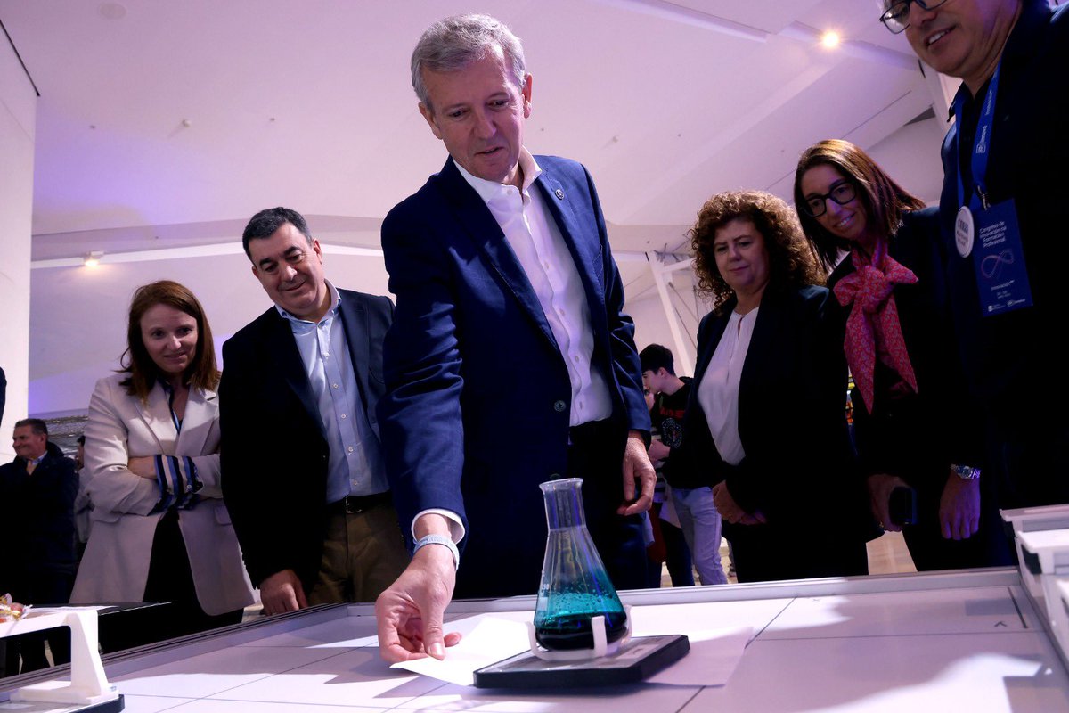 AlfonsoRuedaGal's tweet photo. Canto talento, futuro e innovación no #FPInnova. É todo un gusto poder coñecer de primeira man ao alumnado, profesorado e moitos dos seus proxectos. Están convertendo a Formación Profesional de Galicia en todo un referente. Parabéns a todos! https://t.co/qSofhz9Tdj